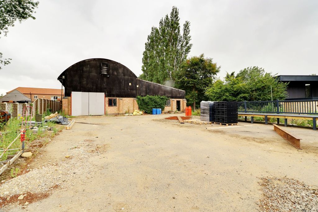 Property photo 2 of 3 Photo 4