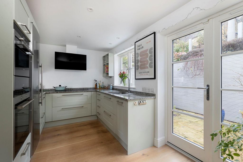 Property photo 2 of 34 Image