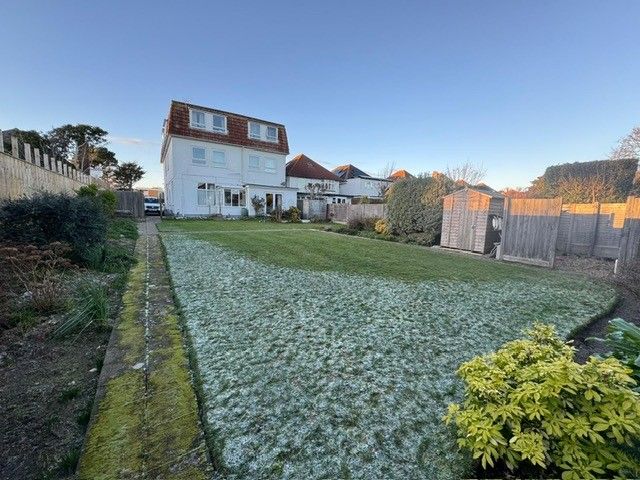 Property photo 2 of 17 Communal Gardens