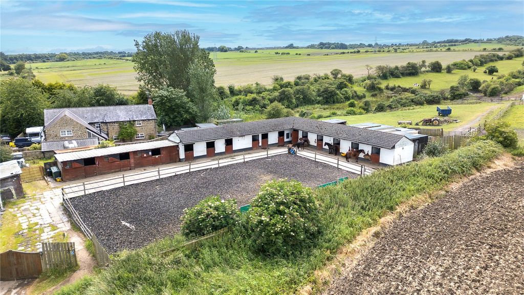 Property photo 2 of 30 Stables