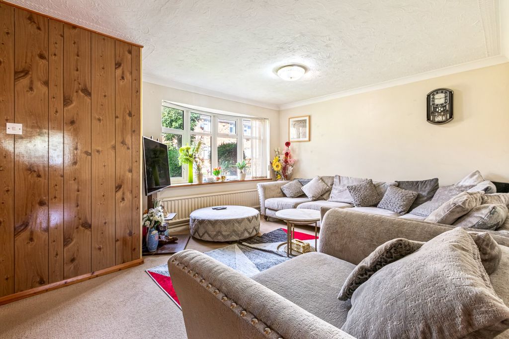 Property photo 2 of 20