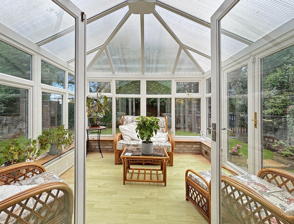 Property photo 3 of 31 Conservatory
