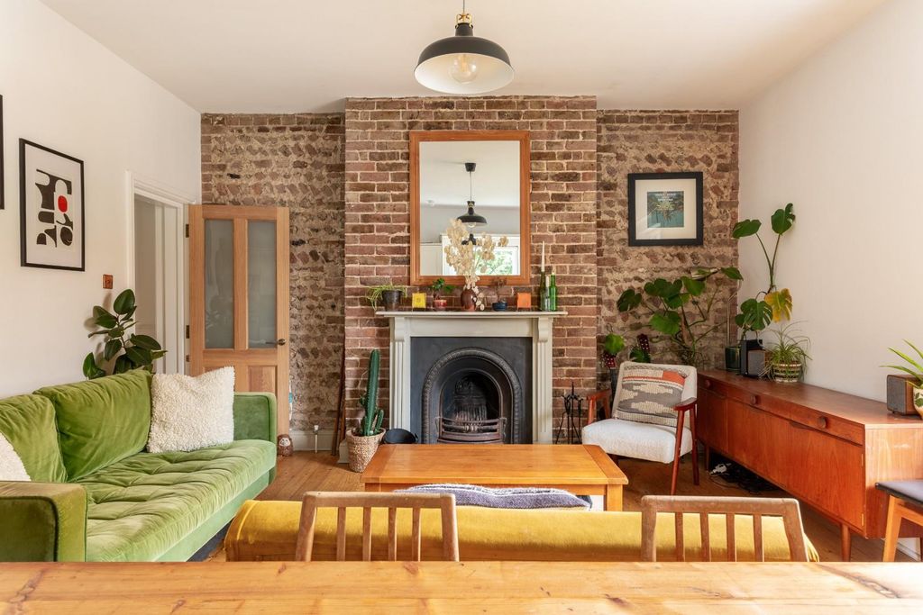 Property photo 3 of 19 York Villas-6.Jpg