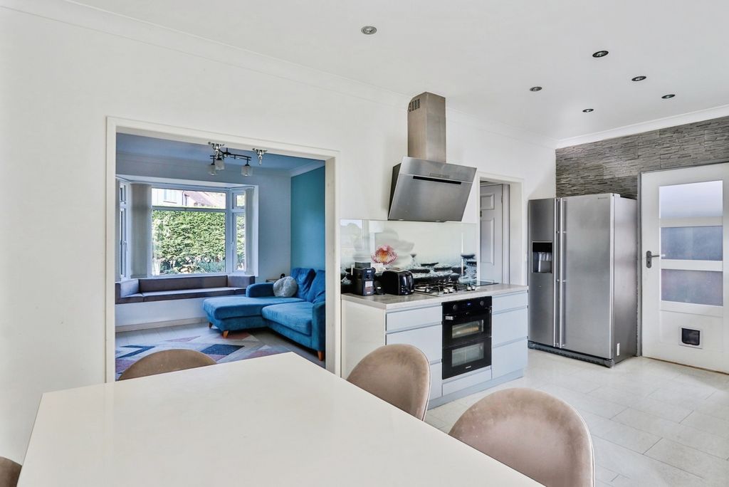 Property photo 3 of 17 Kitchen/Diner