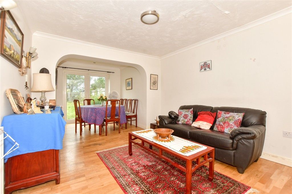 Property photo 3 of 13 Lounge