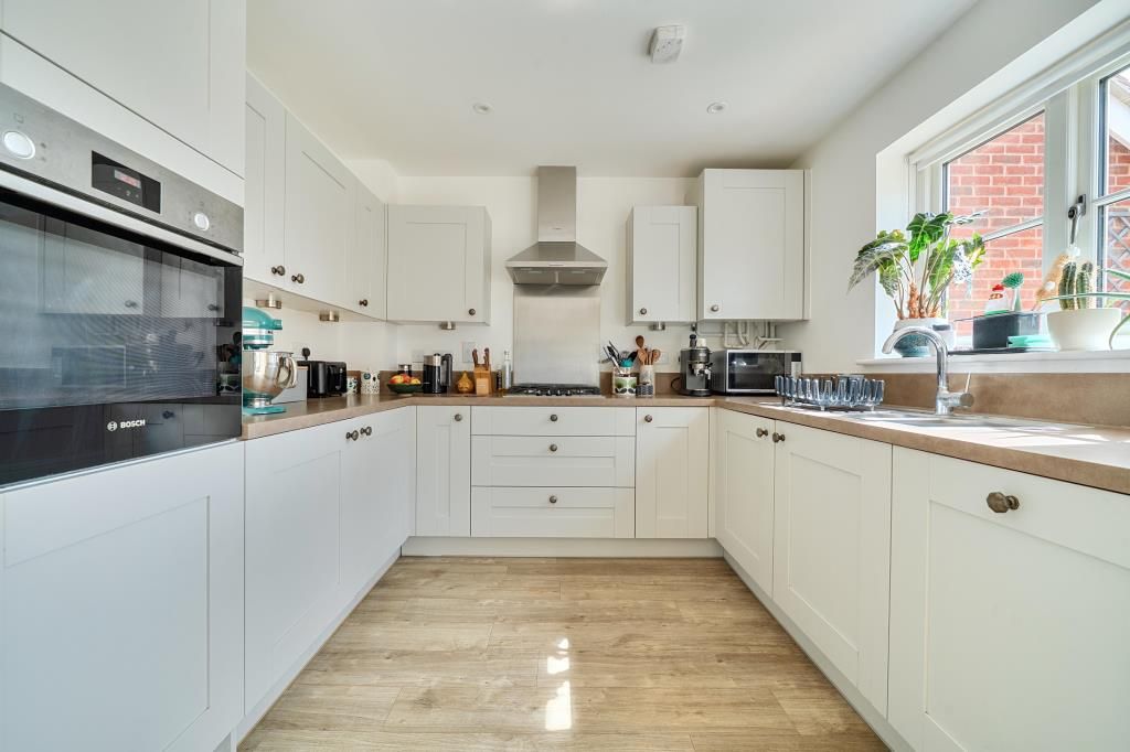 Property photo 3 of 20 Kitchen