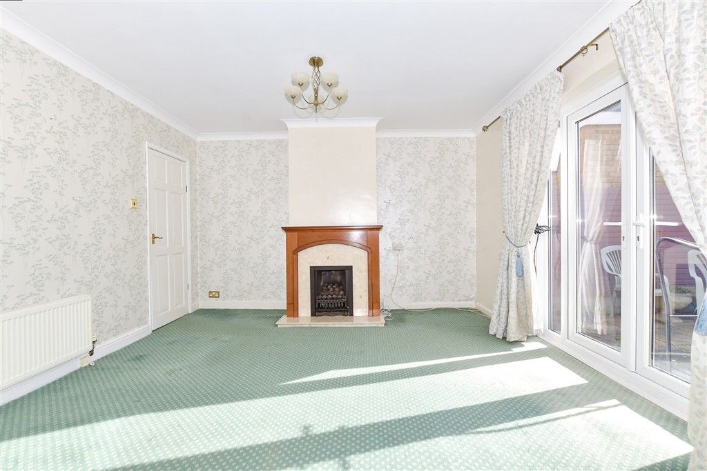 Property photo 3 of 15 Lounge