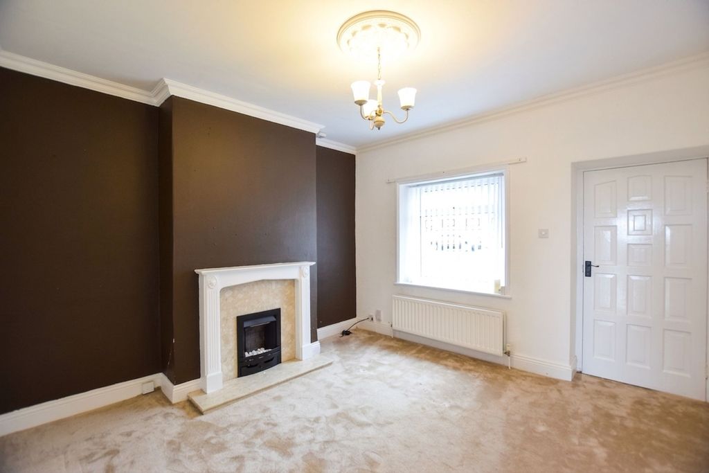 Property photo 3 of 6 Living Room