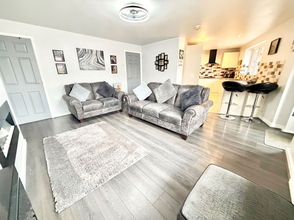 Property photo 3 of 42