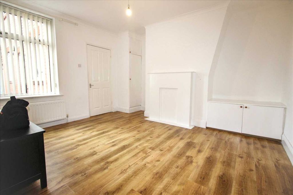 Property photo 3 of 9 Dining Room