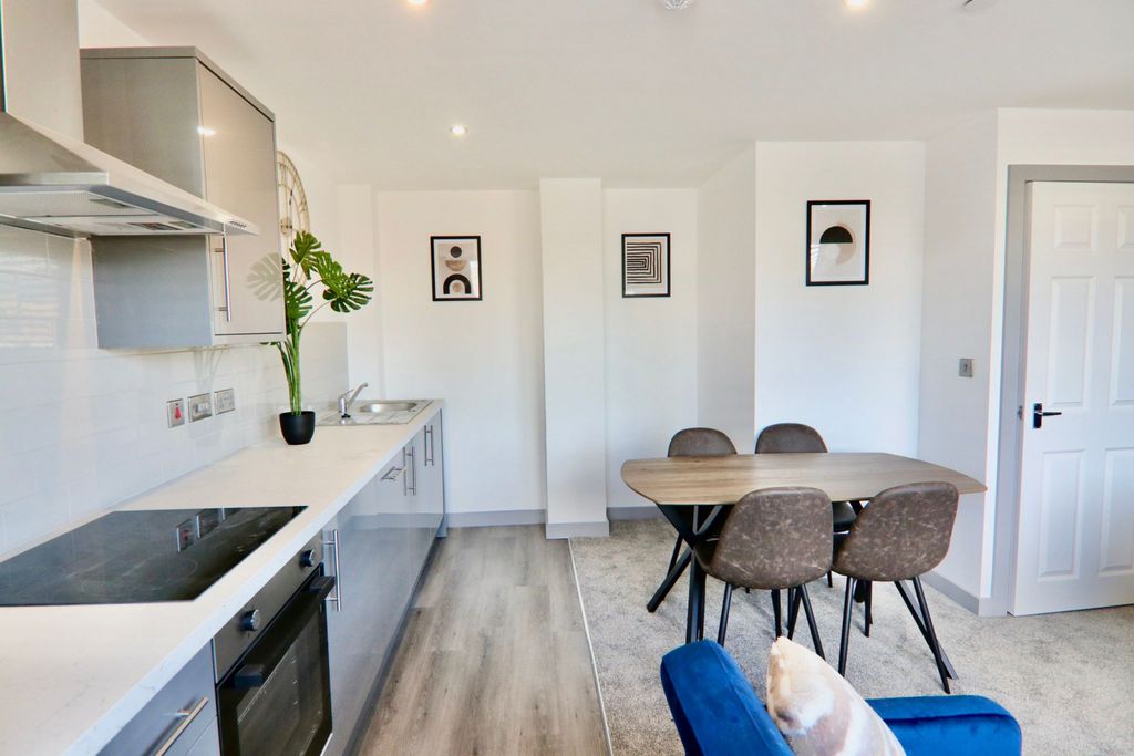 Property photo 2 of 11 Gallery