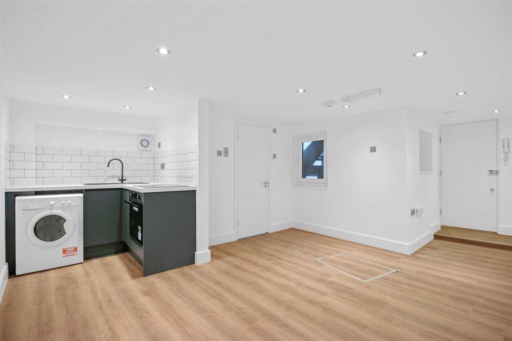 Property photo 1 of 9 Picture No. 04