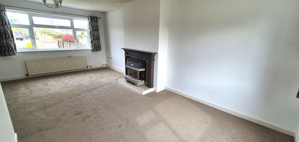 Property photo 2 of 7 Living Room