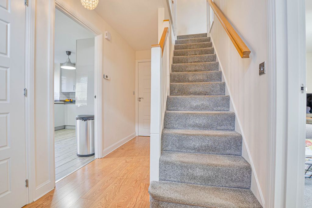 Property photo 3 of 24 Entrance Hall