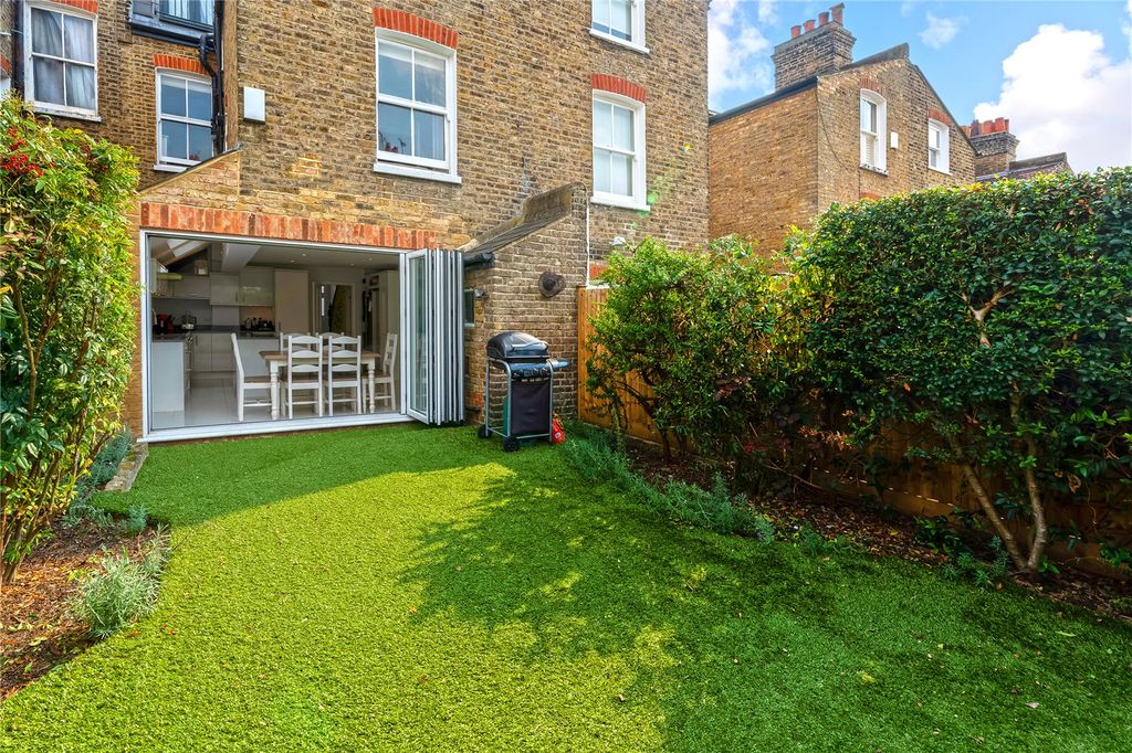 Property photo 3 of 10 Garden