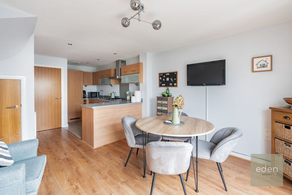 Property photo 2 of 23