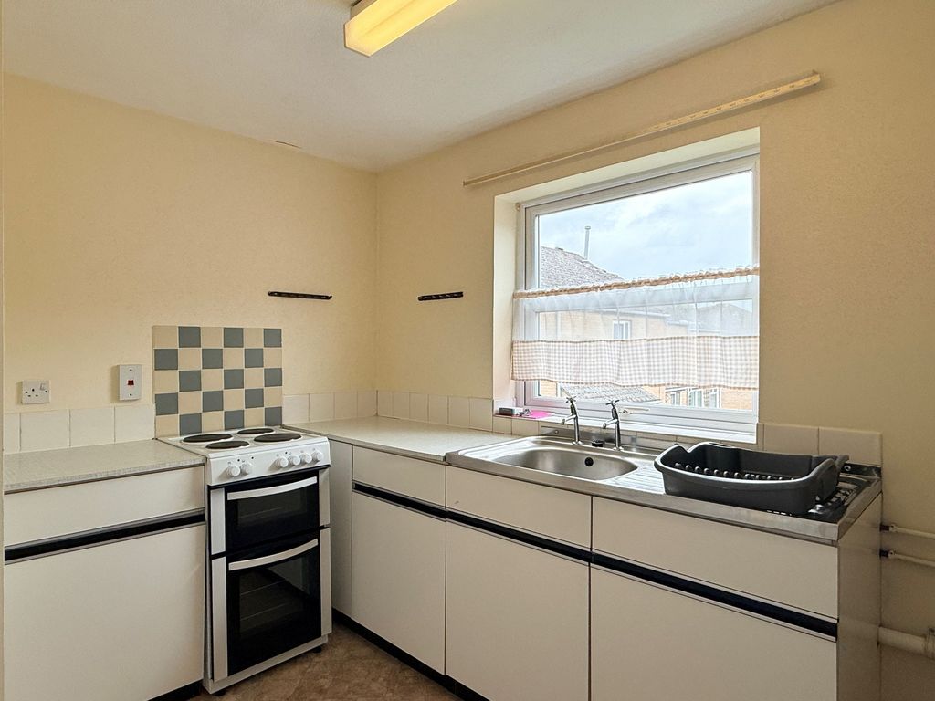 Property photo 3 of 17 Kitchen