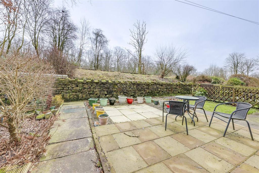 Property photo 3 of 23 Front Garden