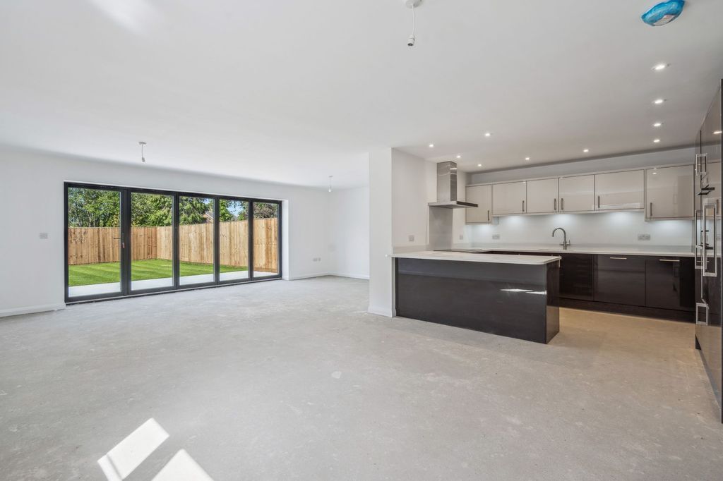 Property photo 3 of 9 Photo 3