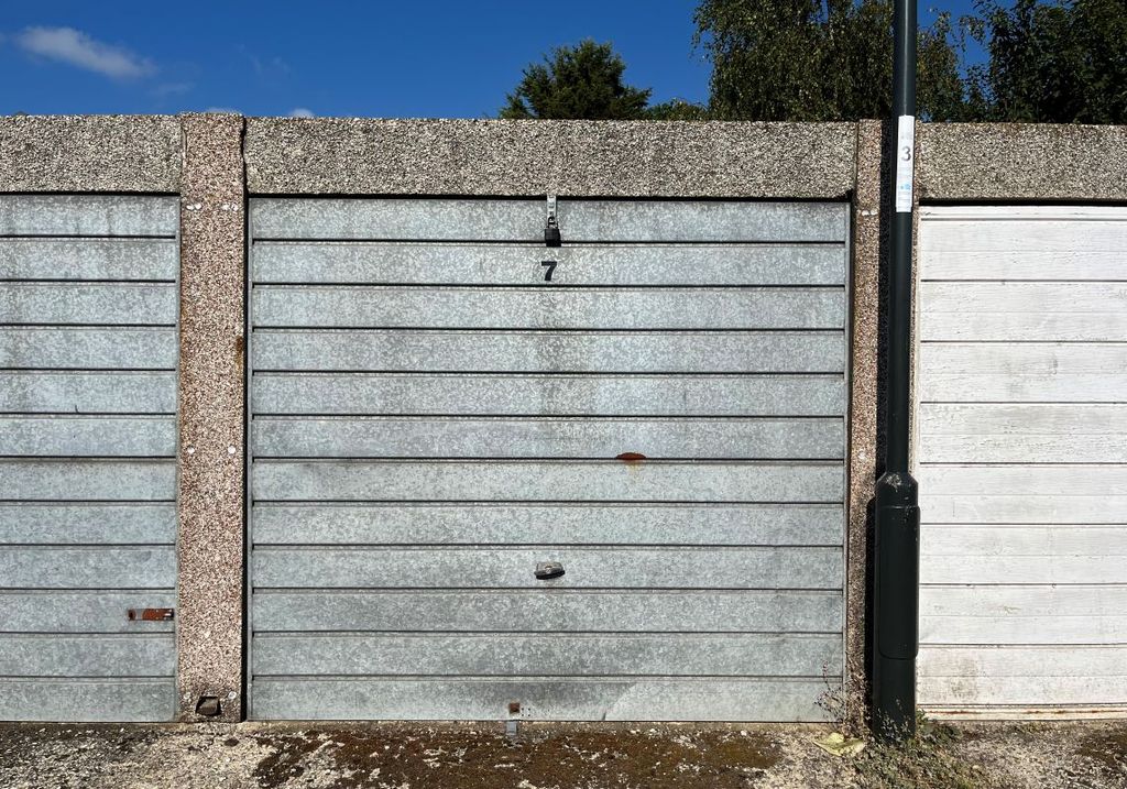 Property photo 1 of 2