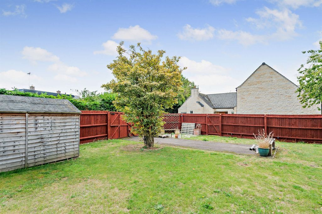 Property photo 2 of 11