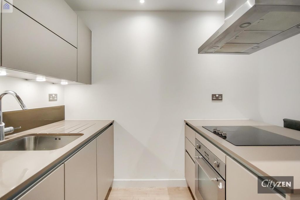 Property photo 2 of 24 Kitchen