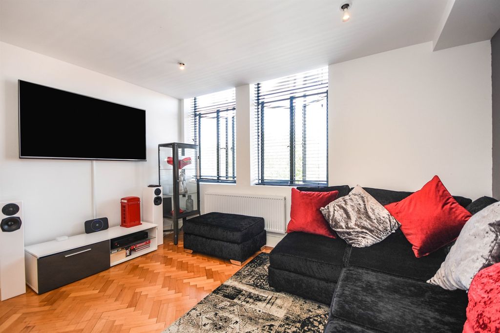 Property photo 1 of 7 Exterior