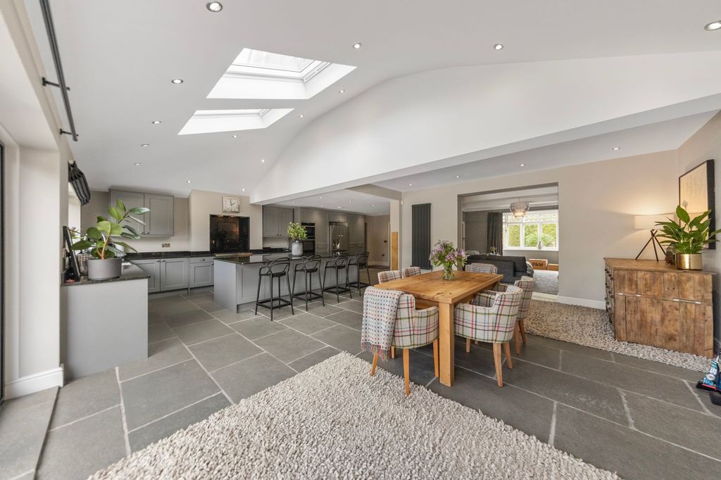 Property photo 2 of 35