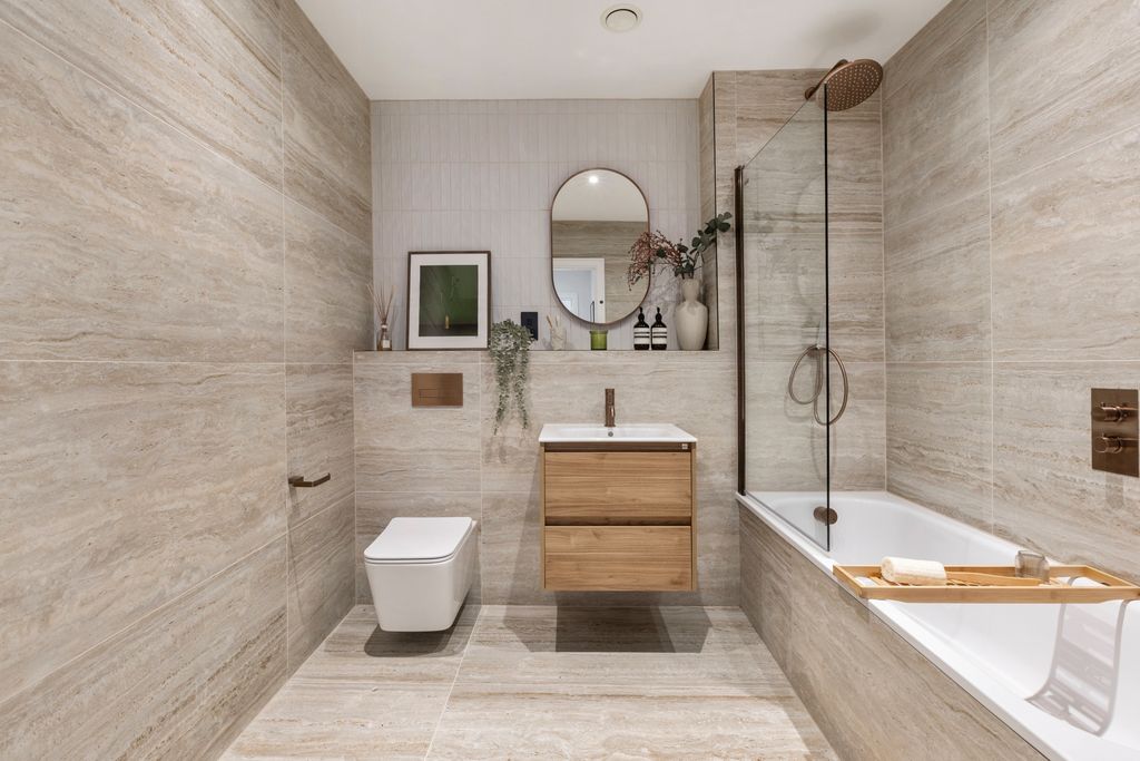 Property photo 2 of 8 Show Apartment