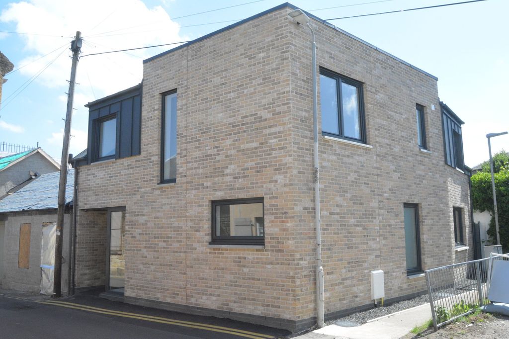 Property photo 1 of 22