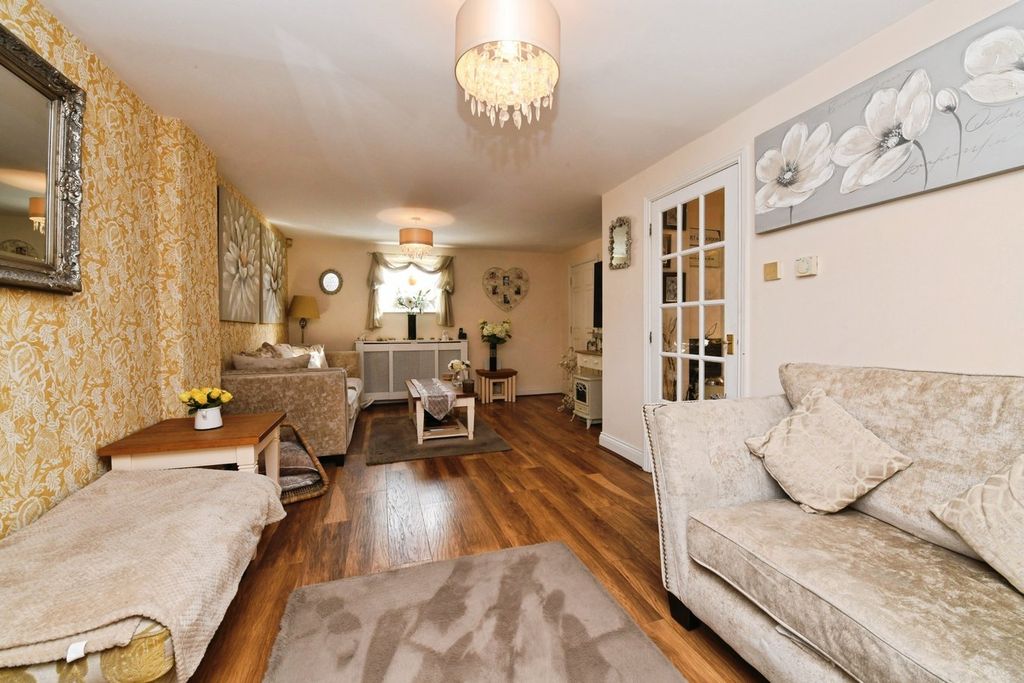 Property photo 3 of 19