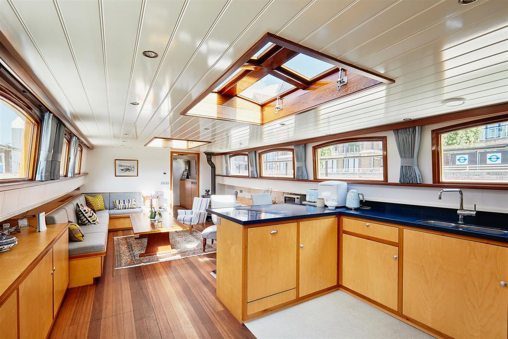 Property photo 2 of 26