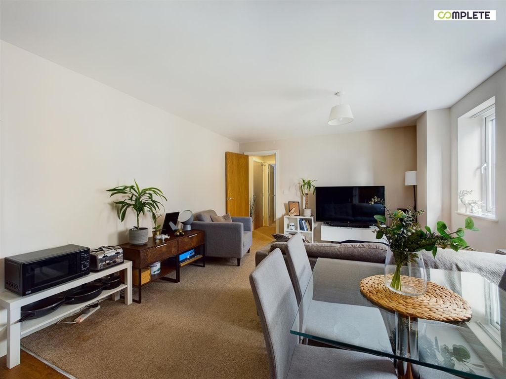 Property photo 3 of 20 Cam01231G0-Pr0031-Still003.Jpg