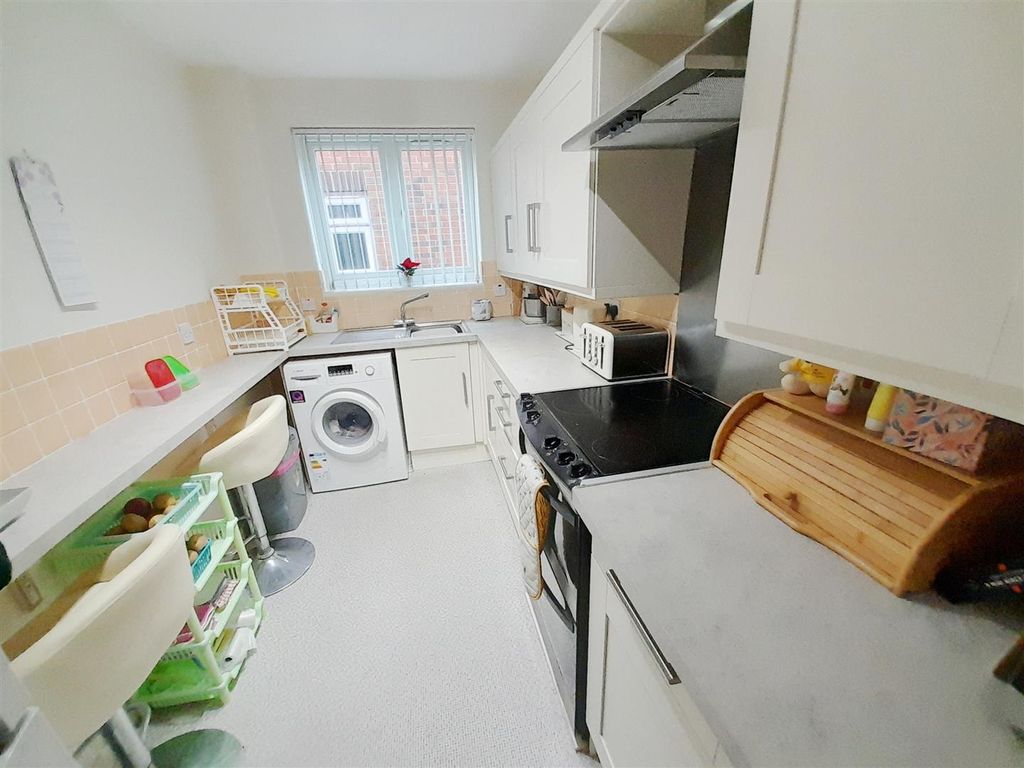 Property photo 2 of 12 4