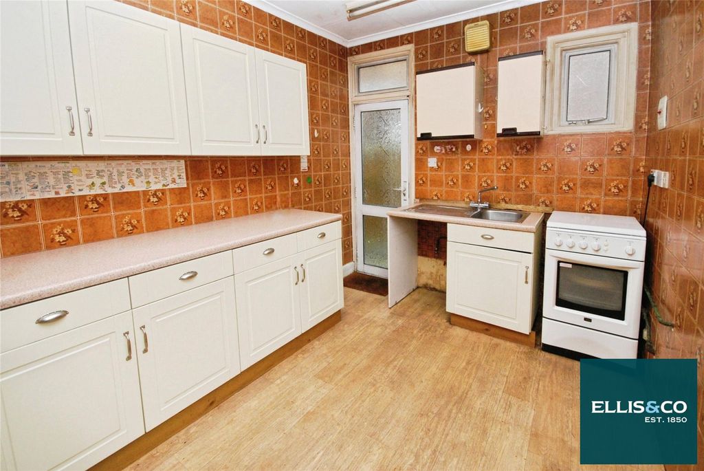 Property photo 2 of 10 Picture No. 38