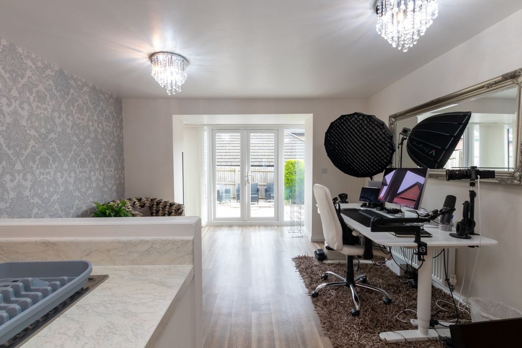 Property photo 2 of 33