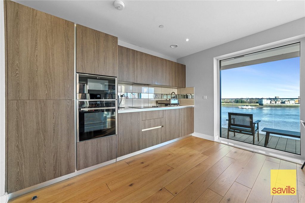 Property photo 3 of 32 Kitchen