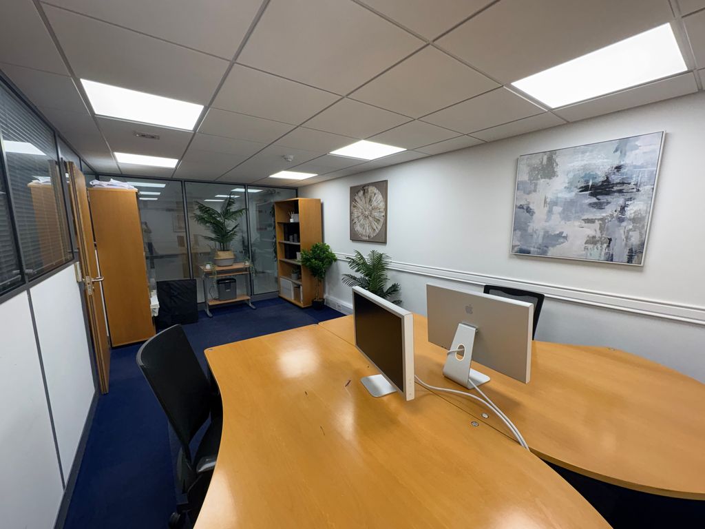 Property photo 3 of 12 Office