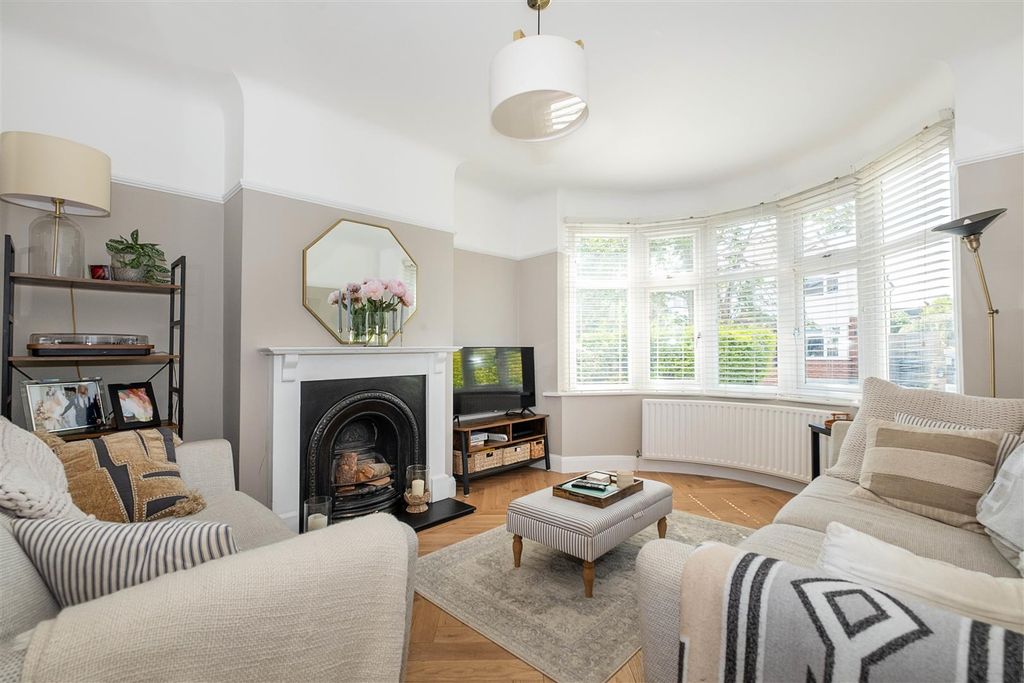 Property photo 2 of 21 5-Thorkhill-Avenue-0030 Copy.Jpg