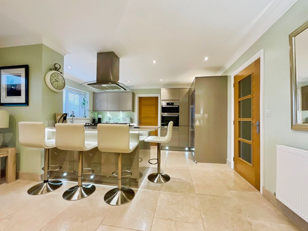 Property photo 3 of 25