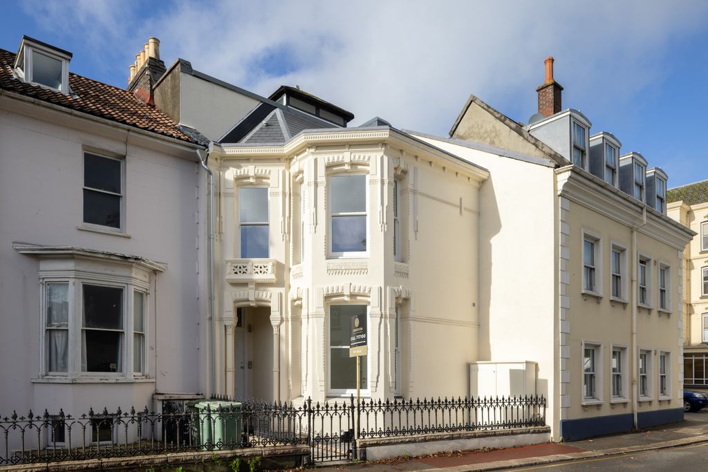 Property photo 3 of 20