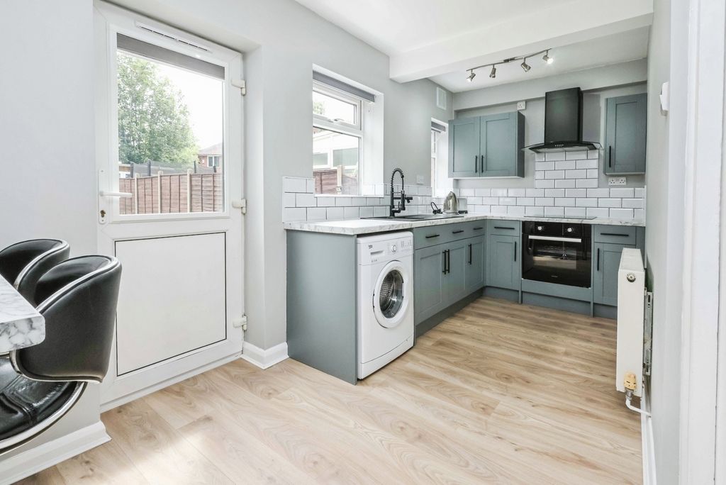 Property photo 2 of 14 Kitchen