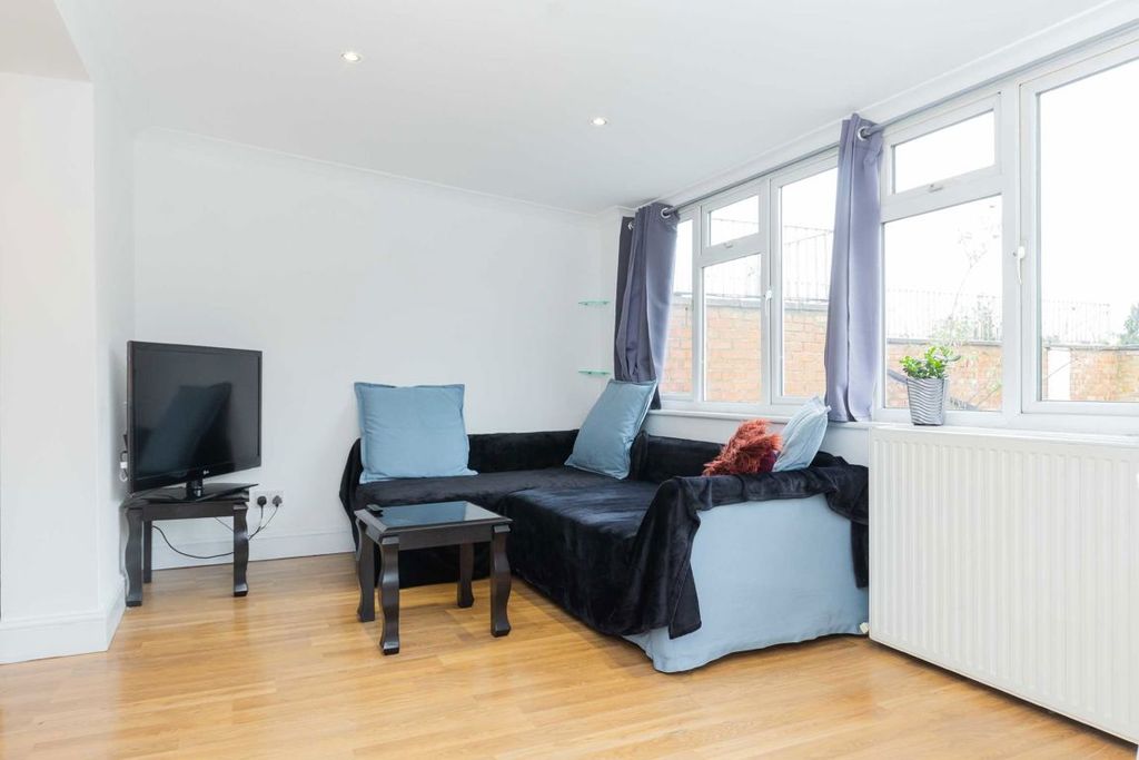 Property photo 2 of 3