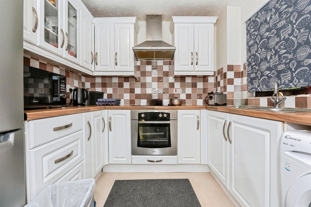 Property photo 3 of 16