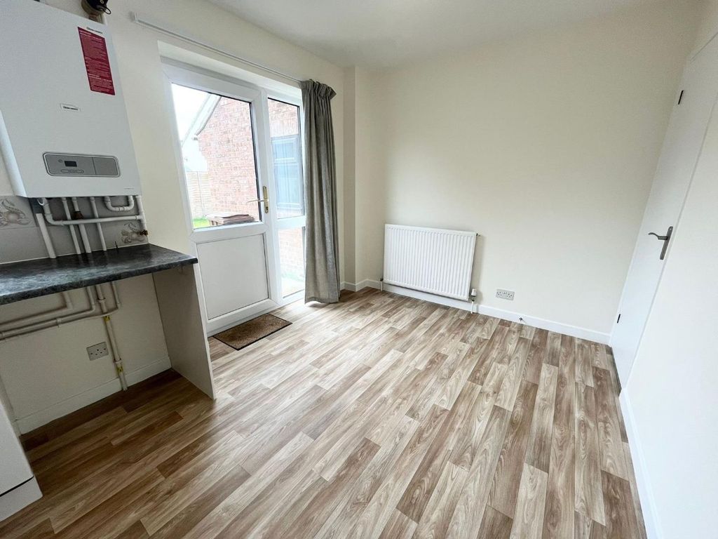 Property photo 3 of 8 Kitchen