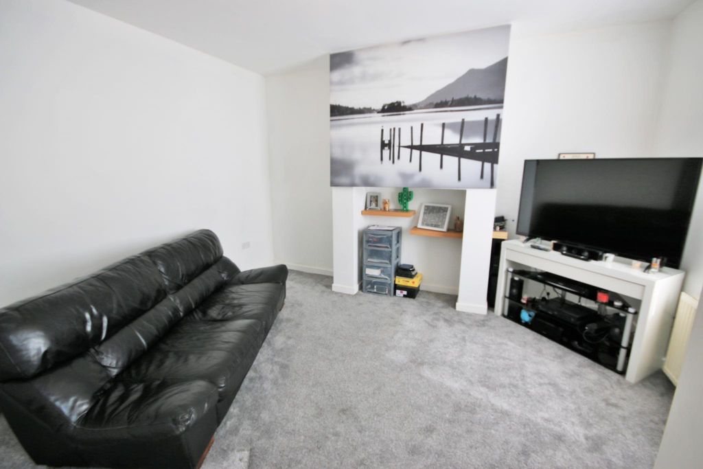 Property photo 3 of 10 Photograph 3