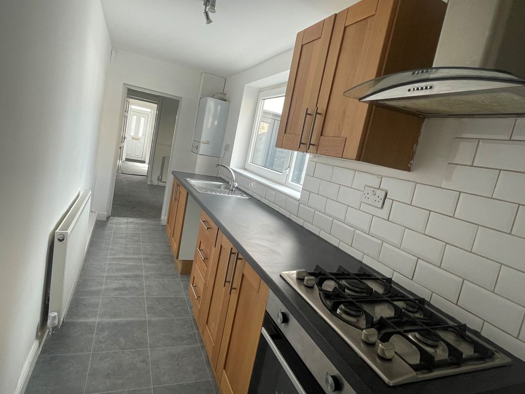 Property photo 1 of 10 Kitchen