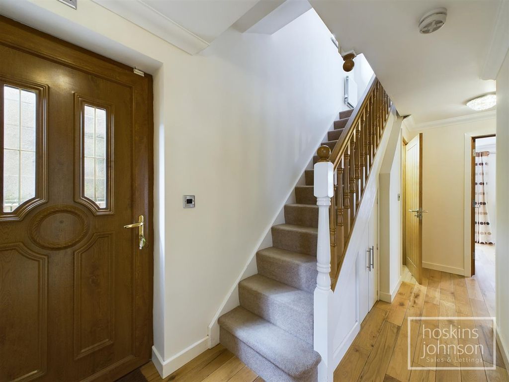 Property photo 3 of 27 Entrance Hall