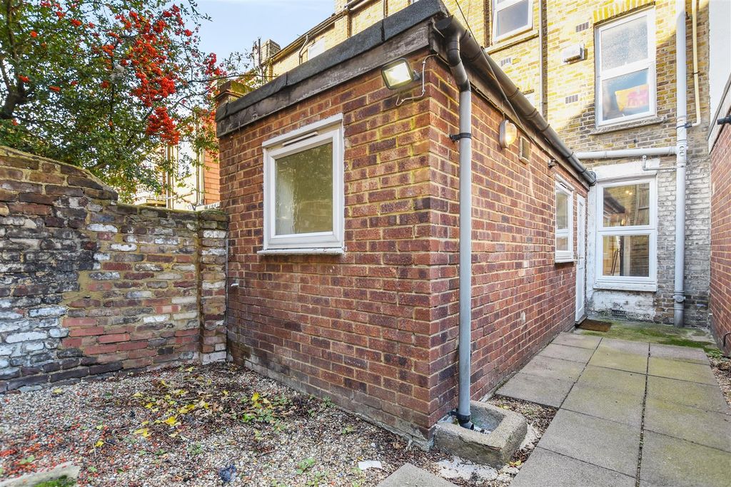 Property photo 3 of 11 2E5A7172-2546-46E7-9A16-26c024Dd66Efrhhbf - 20A Pr