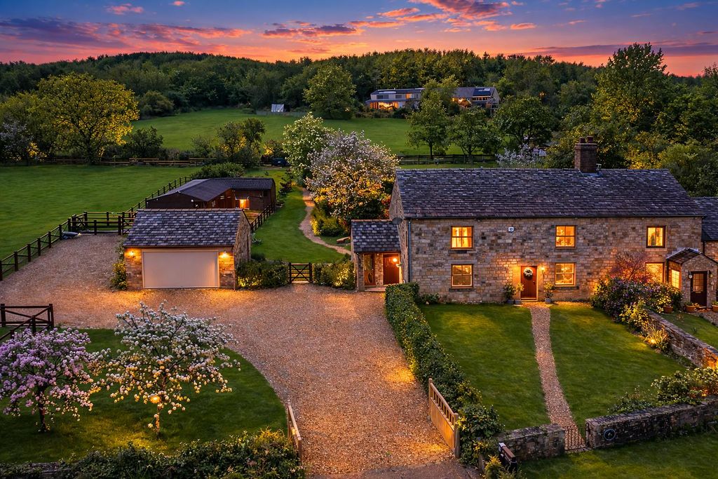 Property photo 1 of 44 3A48B51D-780B-4366-Bec5-90Fa6F18Cf99.Png